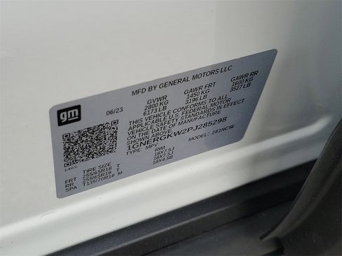 Used 2023 Chevrolet Traverse LT image 34