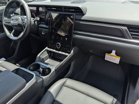 New 2027 GMC Terrain Elevation w/ Elevation Premium Package FWD image 30