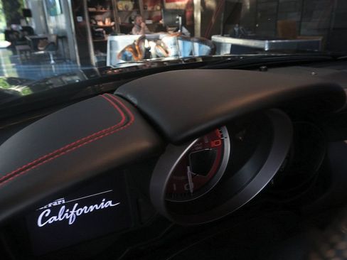 Used 2013 Ferrari California RWD image 21