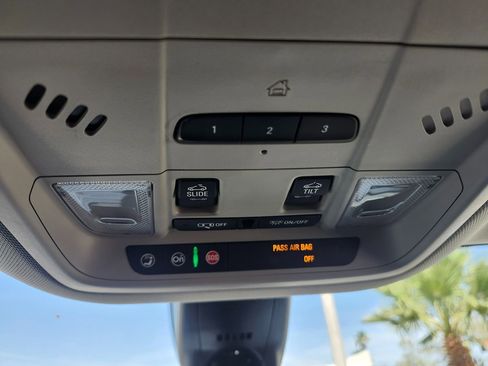 Used 2018 Buick Enclave Premium w/ Experience Buick Package FWD image 31