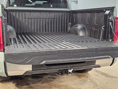 Used 2025 Toyota Tundra Limited AWD/4WD image 18