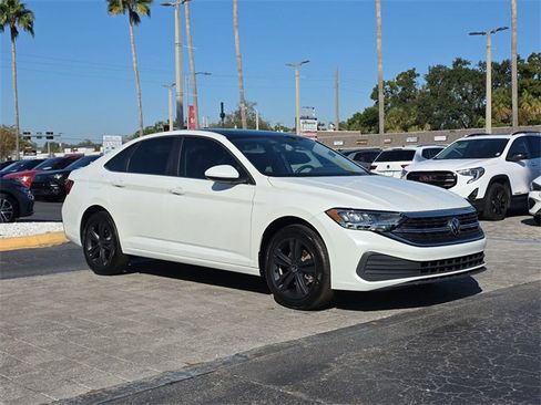 Certified 2024 Volkswagen Jetta SE image 2