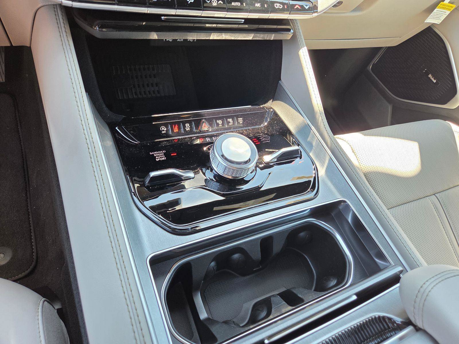 New 2026 Jeep Grand Wagoneer L Limited AWD/4WD image 12