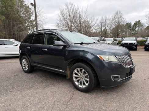 Used 2013 Lincoln MKX FWD image 4