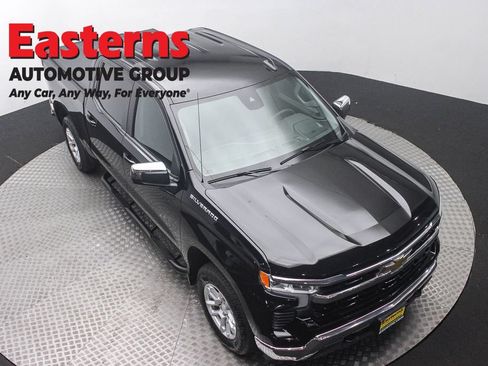 Used 2023 Chevrolet Silverado 1500 LT AWD/4WD image 3