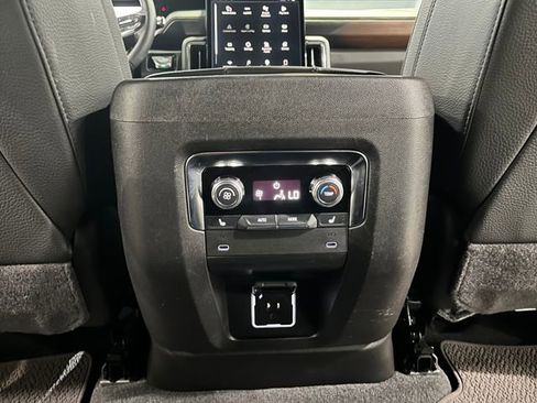 Used 2025 GMC Yukon XL Denali AWD/4WD image 28