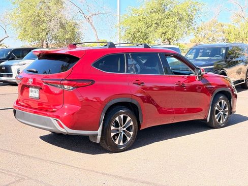 Used 2021 Toyota Highlander XLE FWD image 6