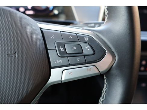 Used 2025 Volkswagen Atlas Cross Sport SE image 35