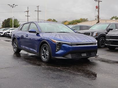 New 2025 Kia K4 LXS