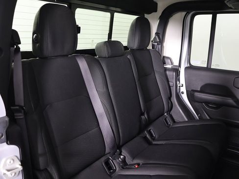 Used 2023 Jeep Gladiator Overland image 26