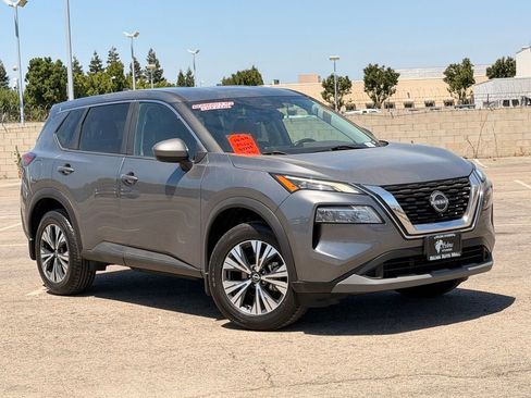 Used 2023 Nissan Rogue SV FWD image 2
