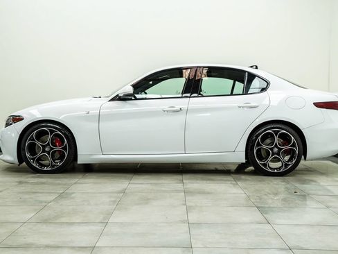 Used 2022 Alfa Romeo Giulia Ti w/ Active Assist Plus Package RWD image 8