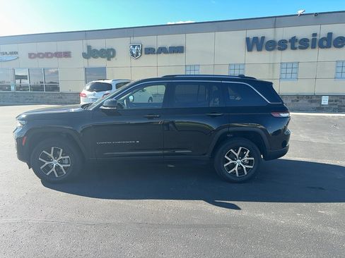 Used 2023 Jeep Grand Cherokee Limited w/ Luxury Tech Group II AWD/4WD image 8