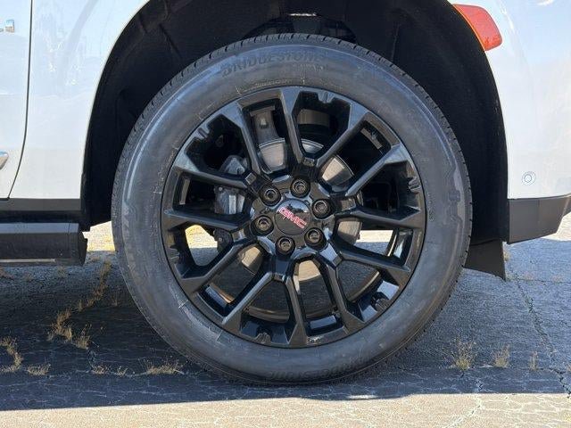 Used 2024 GMC Yukon Denali w/ Denali Reserve Package AWD/4WD image 12