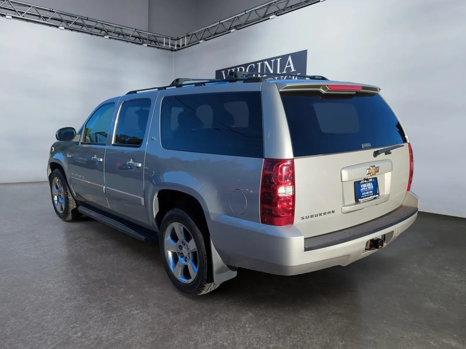 Used 2007 Chevrolet Suburban LT RWD image 8