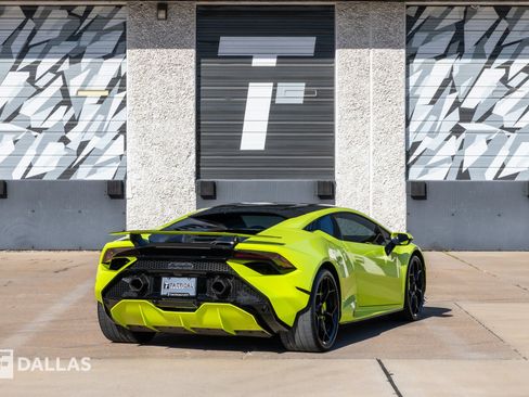 Used 2023 Lamborghini Huracan Tecnica image 17