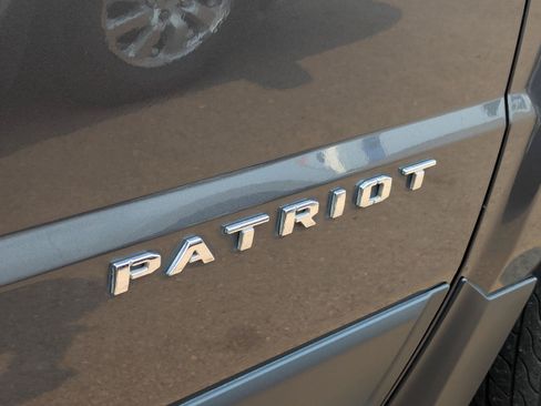 Used 2014 Jeep Patriot Latitude FWD image 7