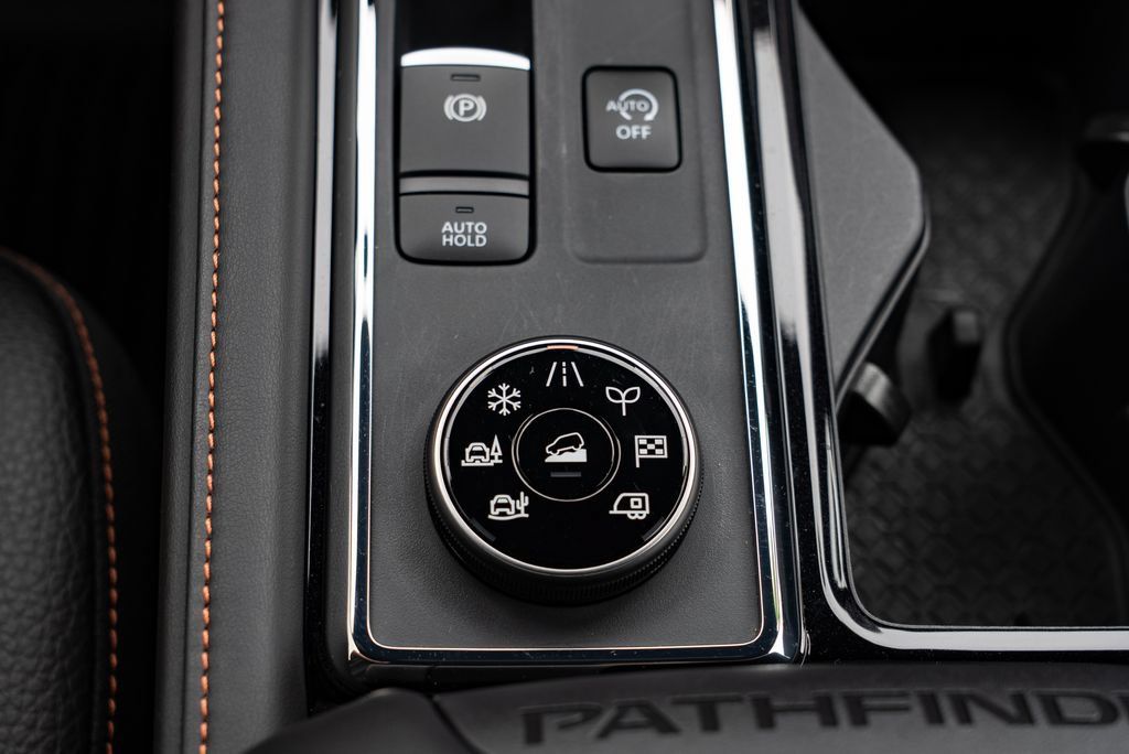 Used 2025 Nissan Pathfinder Rock Creek AWD/4WD image 21