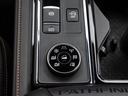 Used 2025 Nissan Pathfinder Rock Creek AWD/4WD image 21