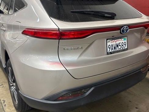 Used 2022 Toyota Venza LE AWD/4WD image 5