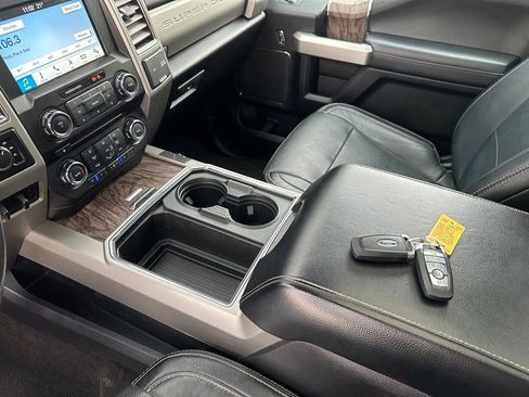 Used 2017 Ford F250 Lariat w/ Lariat Ultimate Package AWD/4WD image 18