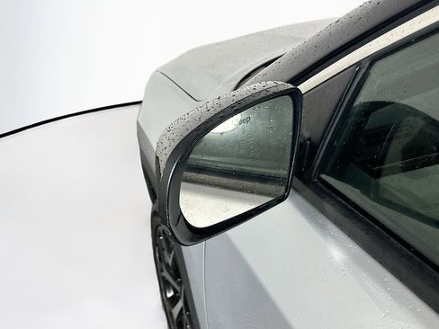 Used 2025 Jeep Compass Limited image 16