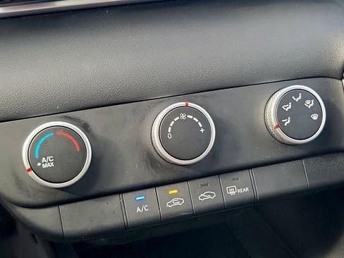 Certified 2024 Hyundai Elantra SE FWD image 29