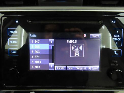 Used 2019 Toyota Corolla LE image 22