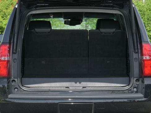 Used 2019 Chevrolet Tahoe LT w/ Luxury Package AWD/4WD image 35