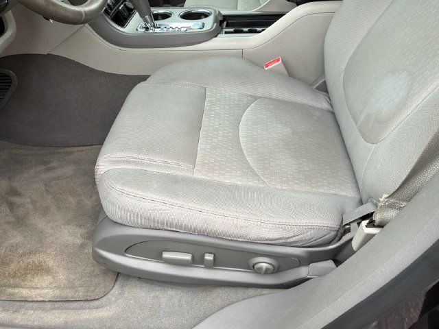 Used 2016 GMC Acadia SLE FWD image 17