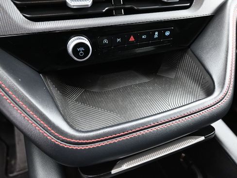 Used 2025 Ford Explorer ST-Line w/ ST-Line Street Pack image 17