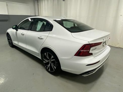 Used 2022 Volvo S60 T8 R-Design AWD/4WD image 2