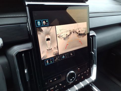 Used 2025 GMC Acadia Elevation image 18