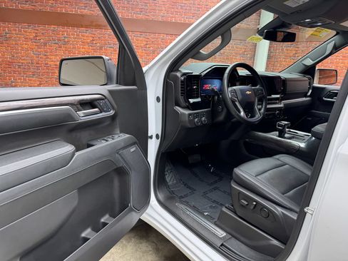 Used 2024 Chevrolet Silverado 1500 LTZ w/ LTZ Convenience Package II AWD/4WD image 9