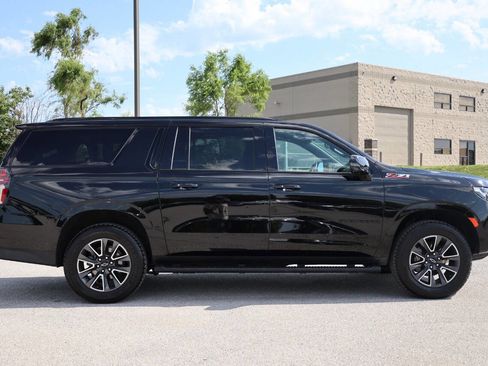 Used 2022 Chevrolet Suburban Z71 w/ Luxury Package image 7