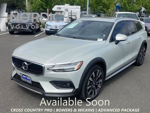 Used 2020 Volvo V60 T5 Cross Country AWD/4WD image 1