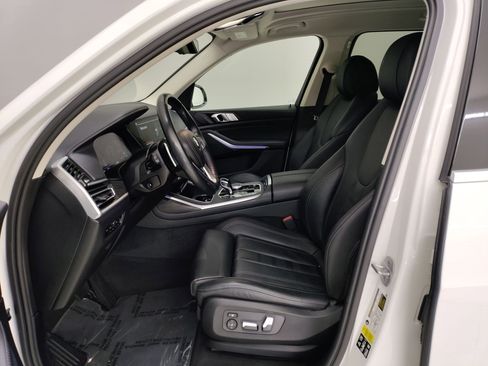 Used 2022 BMW X7 xDrive40i w/ Cold Weather Package image 3
