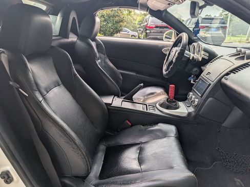 Used 2007 Nissan 350Z Touring RWD image 23