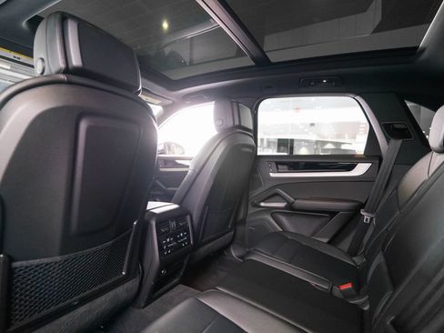Certified 2025 Porsche Cayenne AWD/4WD image 17
