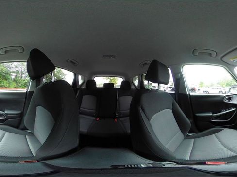 Used 2025 Kia Soul LX w/ LX Technology Package FWD image 41
