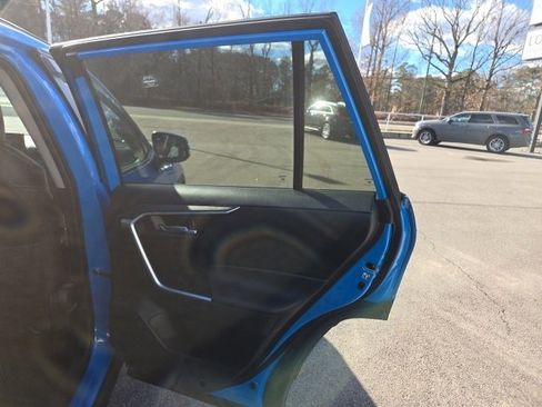 Used 2020 Toyota RAV4 XLE w/ Convenience Package image 29