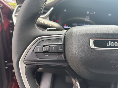 Used 2023 Jeep Grand Cherokee Altitude RWD image 24