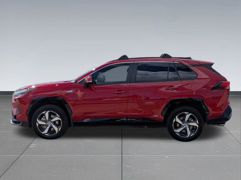 Used 2022 Toyota RAV4 SE w/ Weather & Moonroof Package AWD/4WD image 2