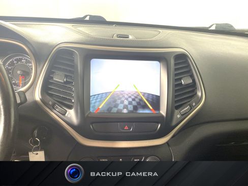 Used 2017 Jeep Cherokee 75th Anniversary AWD/4WD image 5