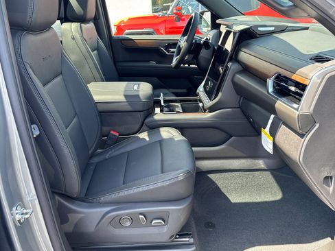 New 2026 GMC Yukon XL Denali w/ Denali Reserve Package AWD/4WD image 17