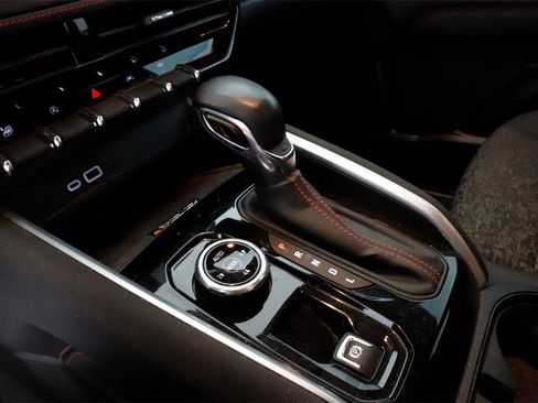 Used 2024 Chevrolet Colorado Z71 w/ Z71 Convenience Package 2 image 16