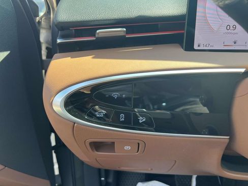 Certified 2026 Genesis GV70 2.5T Advanced AWD/4WD image 21