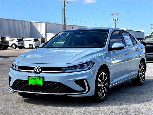 New 2025 Volkswagen Jetta SE image 4