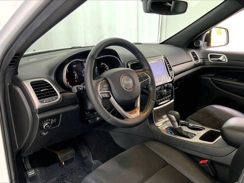Used 2019 Jeep Grand Cherokee Altitude RWD image 14