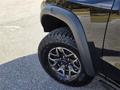 Used 2024 Chevrolet Colorado ZR2 w/ ZR2 Convenience Package III image 46